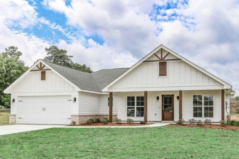 Budget-Friendly 3-Bedroom Single-Story House with Farmhouse Front Porch (Floor Plan)