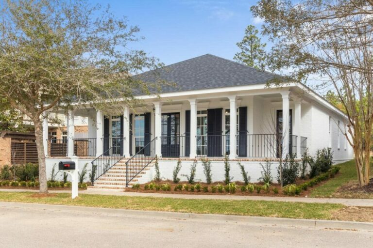 Single-Story 3-Bedroom Southern House with a Semi-Detached Garage (Floor Plan)